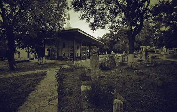 Esmahan Sultan in Mangalia - Romania 4